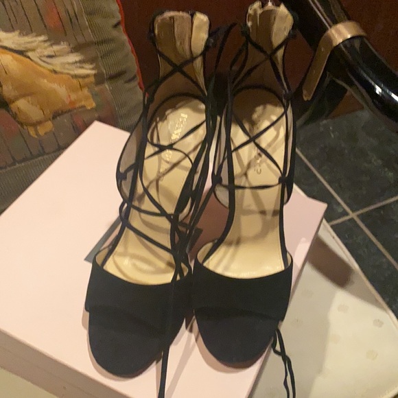 8.5 M Ivan’s Trump sexy tie up - Picture 3 of 4